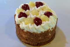 Raspberry-Yuzu-vegan-cheesecake-with-red-velvet-base-