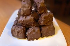 Brownie-bites-with-tamarind-caramel-and-crunchy-chocolate-glaze-scaled